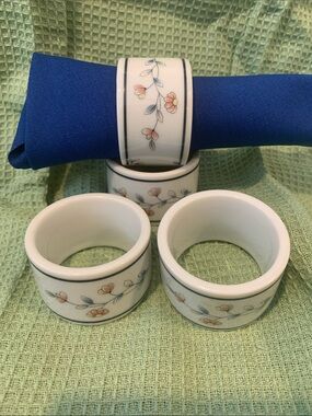 4 Princess House Floral Porcelain Napkin Rings